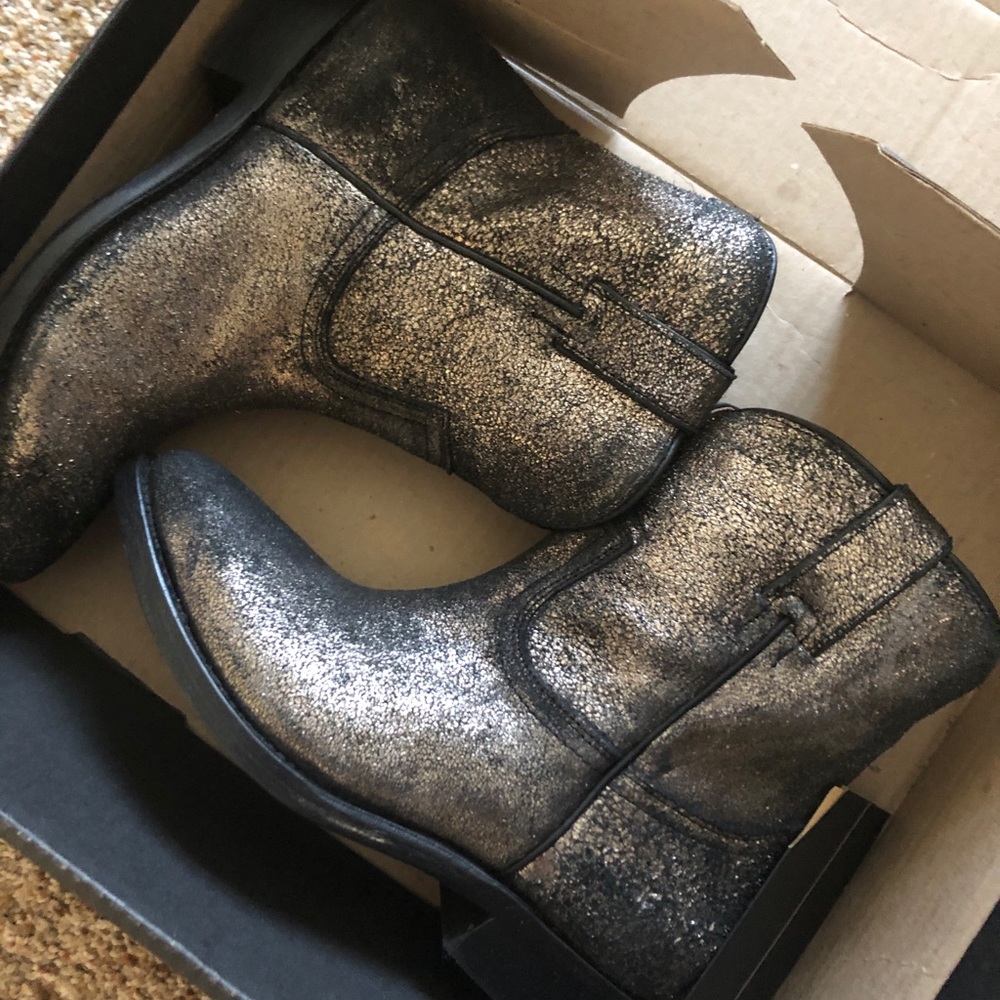 •Frye• Billy short boots- Gold✨✨